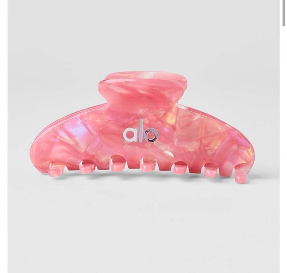 Alo Yoga 90's Claw Clip in Pink Wild Rose